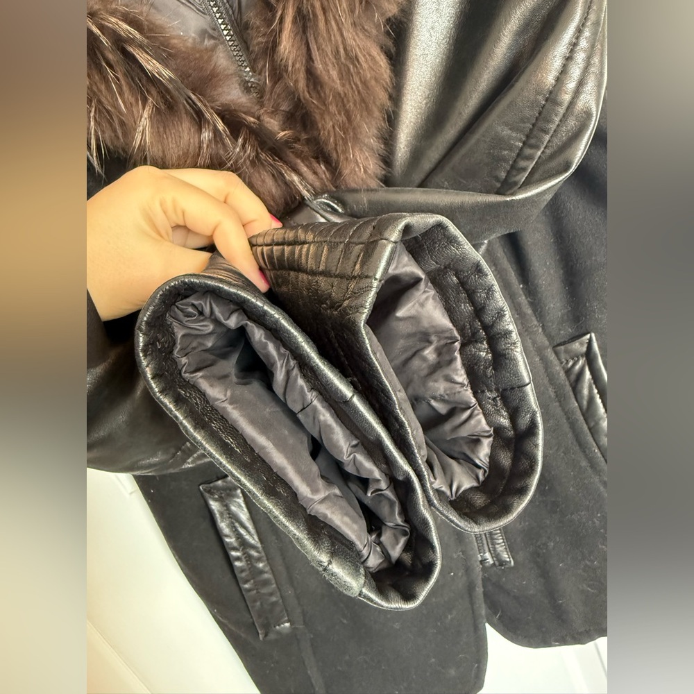 Danier Women's Wool and Black Leather Jacket with Fur Collar - Thinsulate - Sz L - Picture 5 of 13